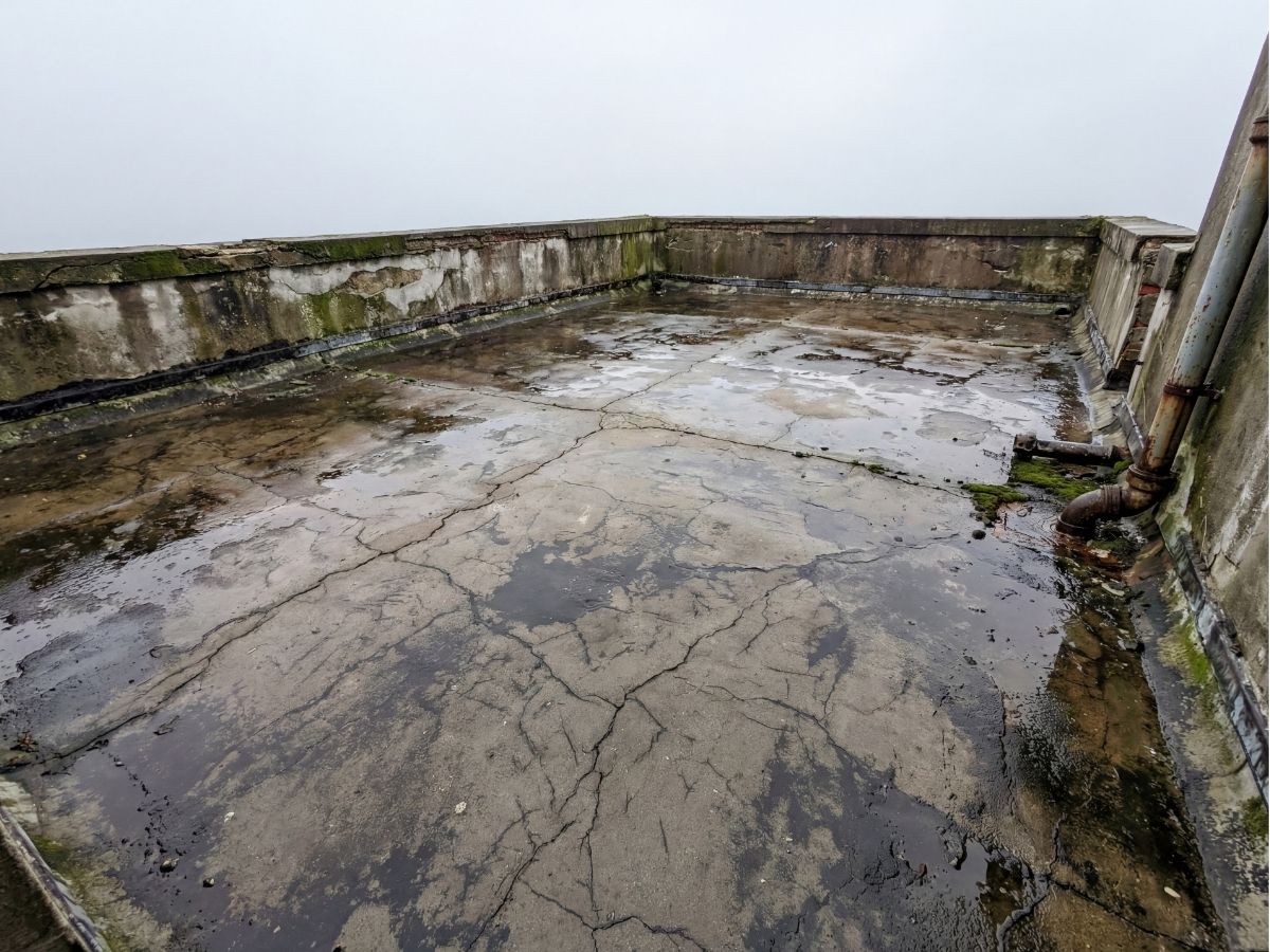 Sân thượng bị thấm dột