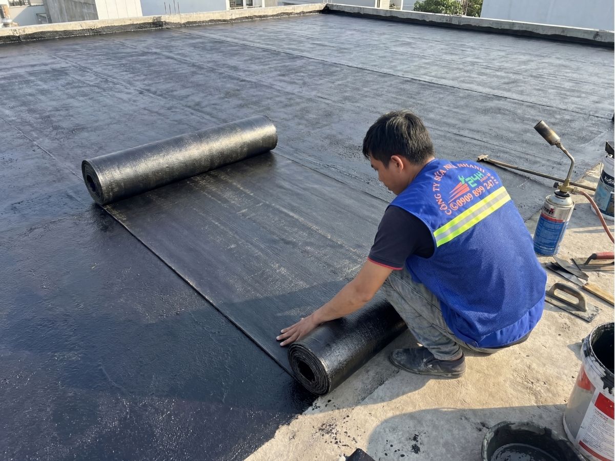 Trải màng bitum chống thấm