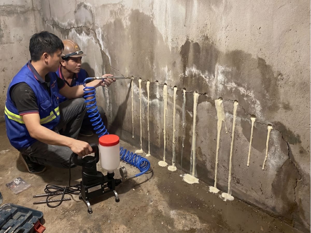 Bơm keo áp lực chống thấm ngược tường nhà