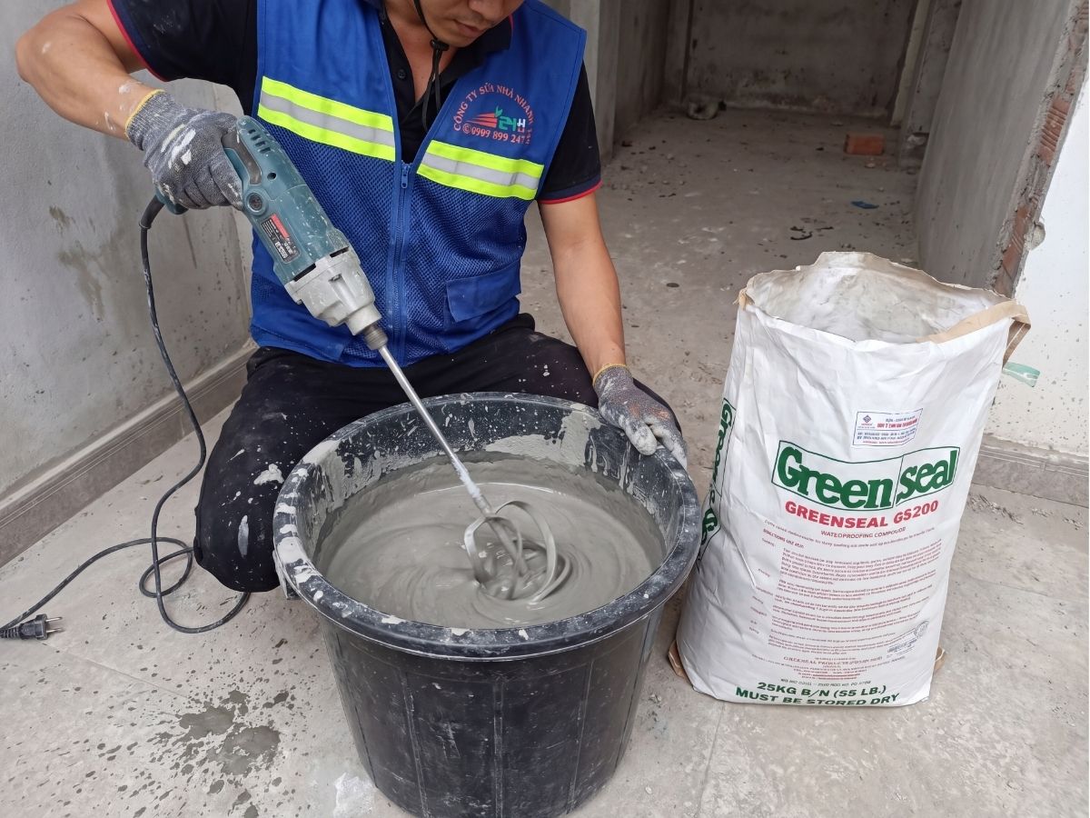 Pha trộn hỗn hợp chống thấm gốc xi măng GS200